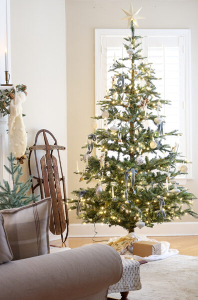 Blue Christmas Decoration Ideas with Hints of Vintage Victorian