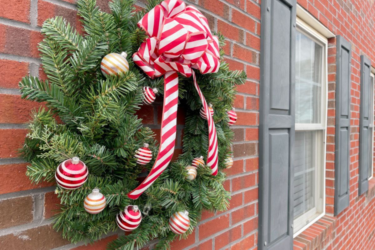 How To Hang A Wreath On Brick Wall 6 Easy Steps How To Hang A Wreath On Brick Wall 6 Easy Steps