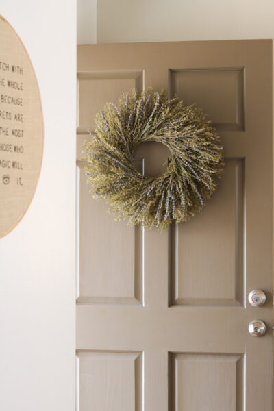 How to Hang a Wreath on a Glass Door without a Nail