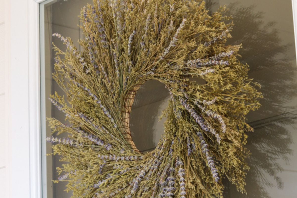 How to Hang a Wreath on a Glass Door without a Nail