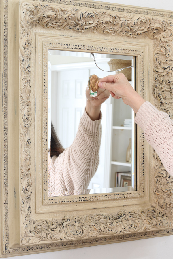 HOW TO HANG A WREATH ON A MIRROR 1