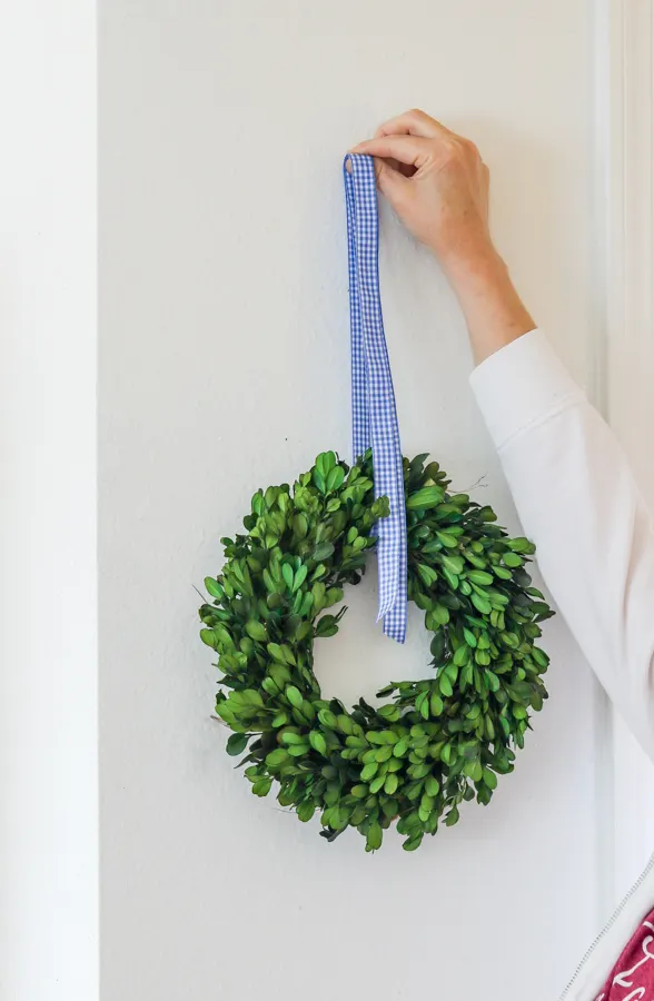 HOW TO HANG A WREATH ON A WALL 2