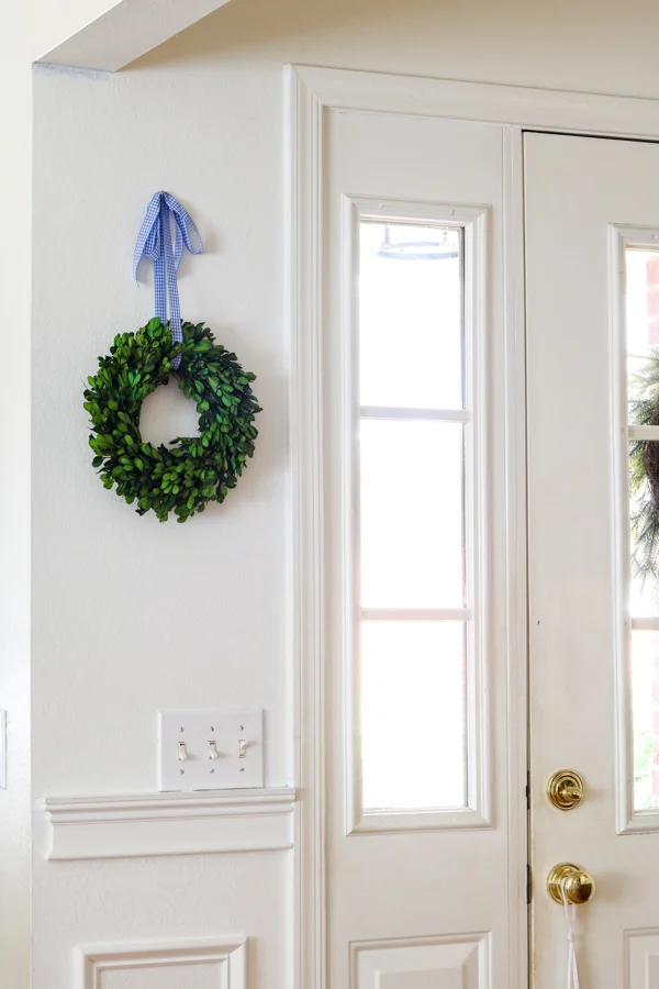 HOW TO HANG A WREATH ON A WALL 4