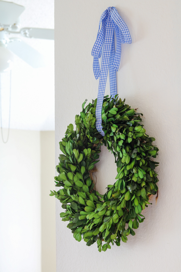 HOW TO HANG A WREATH ON A WALL 5