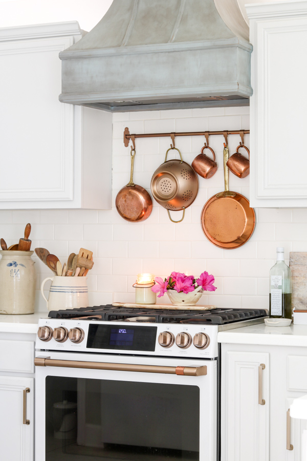 Flower decoration on a stove in a kitchen for Valentine room ideas