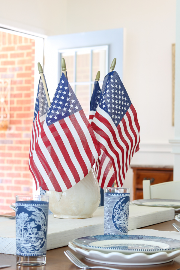 Vintage 4th of July centerpiece for your 4th of July table decoration ideas