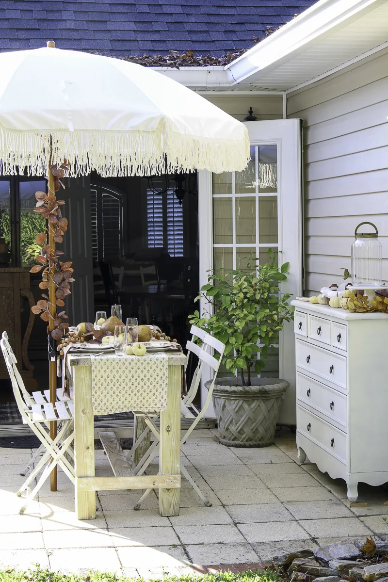 Outdoor Thanksgiving dinner table decorations ideas