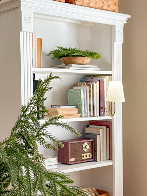 Bookend light for bookcase