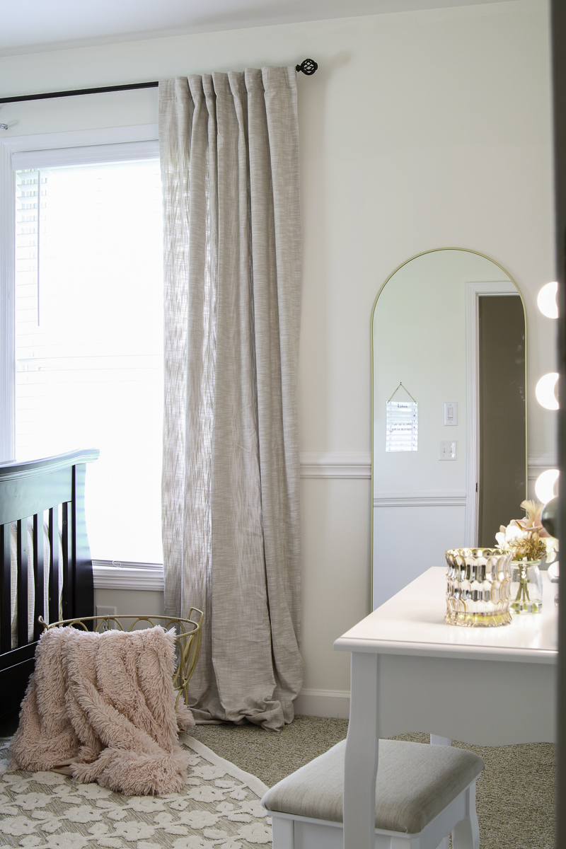 Preteen boho minimalist bedroom with baskets, fur blankets, mirrors and more.