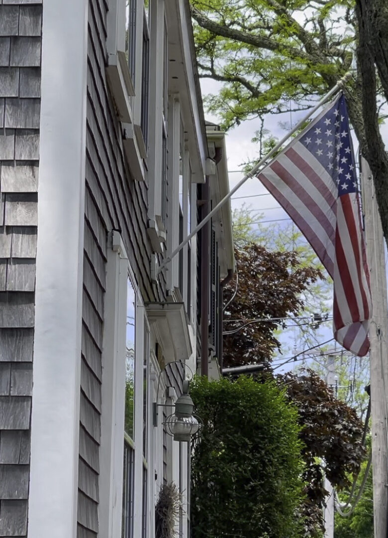 Charming Patriotic Mantel Decor Ideas