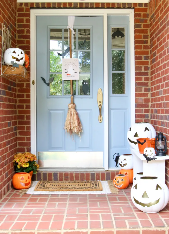 Decorating a porch with Jack o lanterns