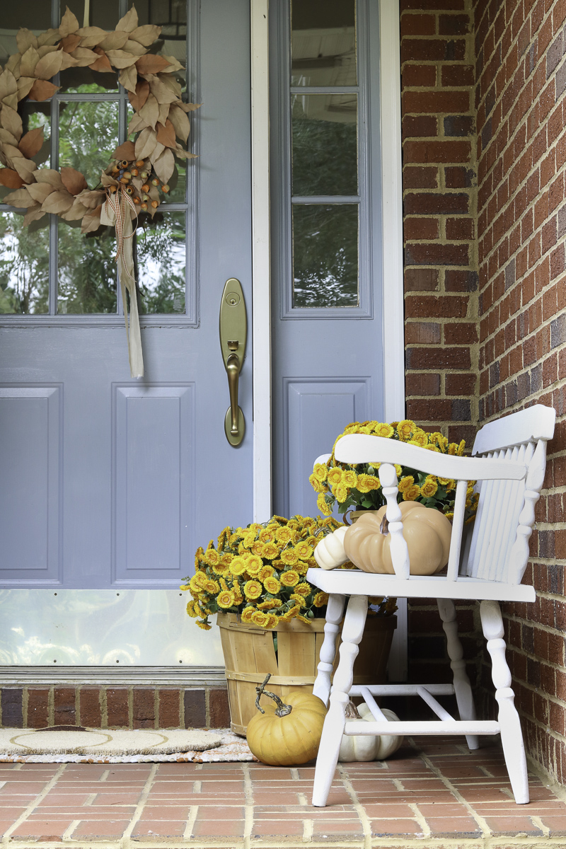 Front porch pumpkin decor ideas on a small porch