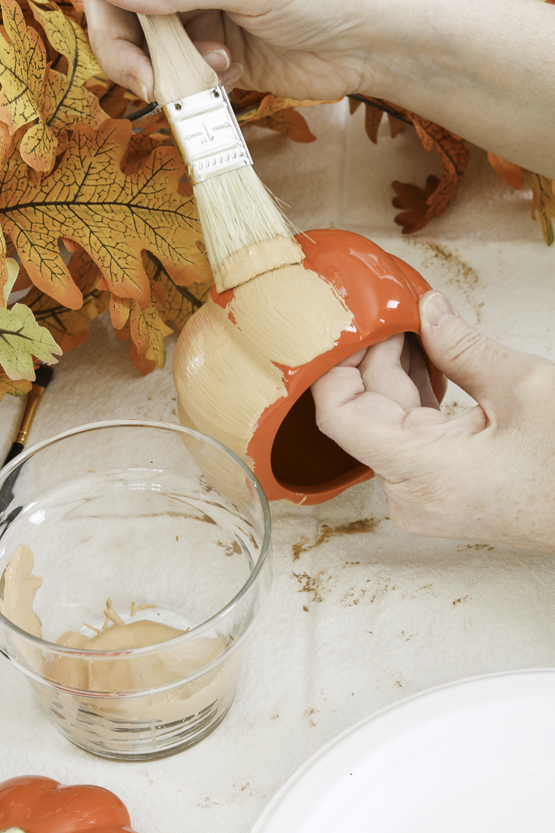 Terracotta pumpkin DIY - paint the pumpkin 