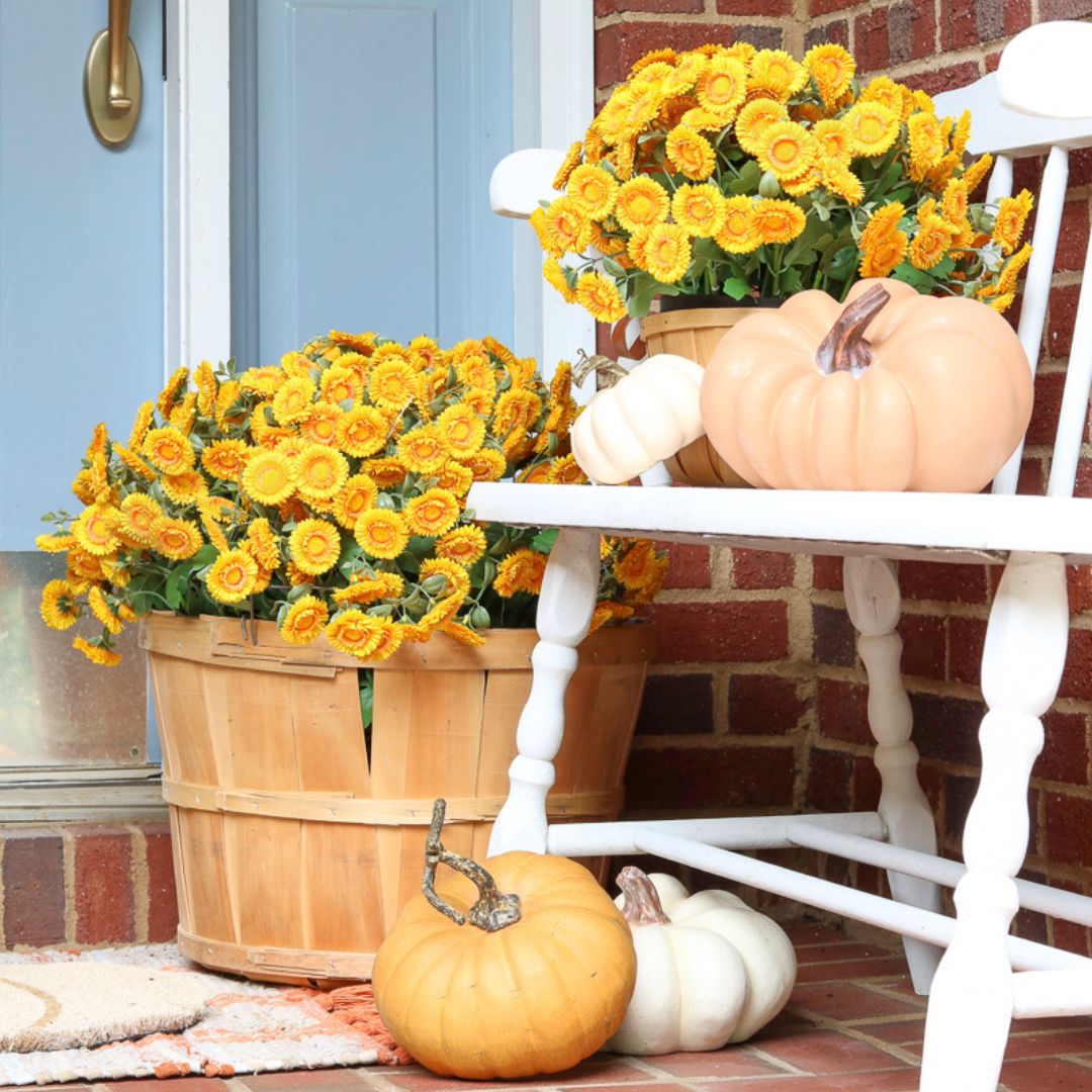 Charming Front Porch Pumpkin Decor Ideas to Welcome Fall