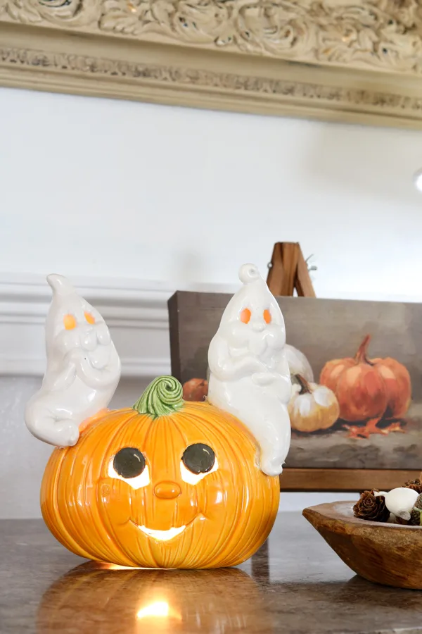 Decorating a table with jack o lanterns