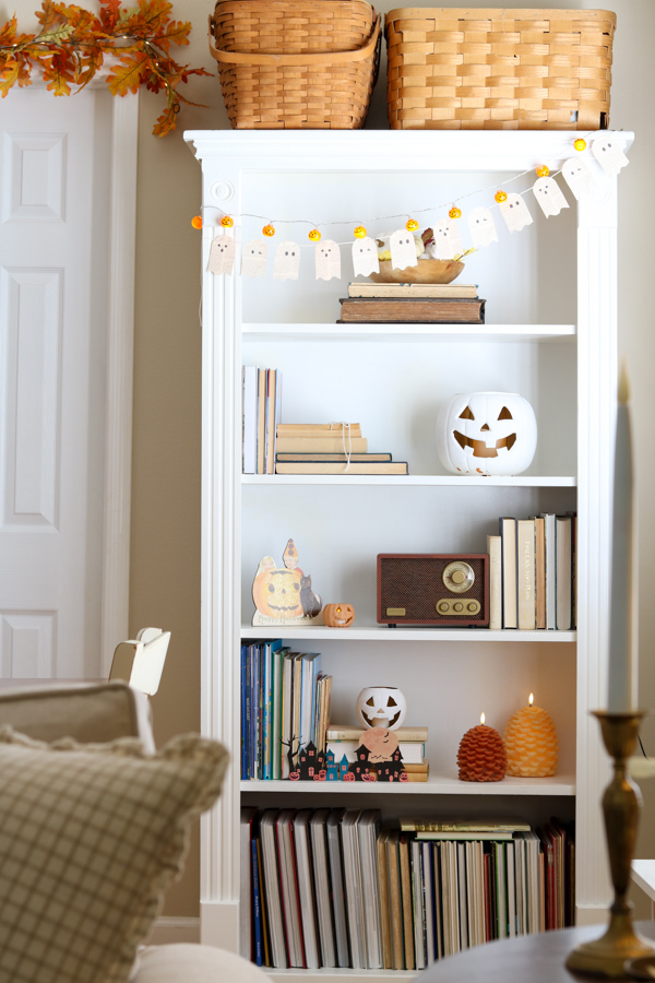 Decorating a bookcase with jack o lanterns