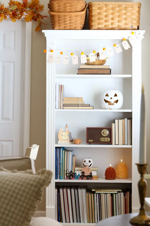 Decorating a bookcase with jack o lanterns