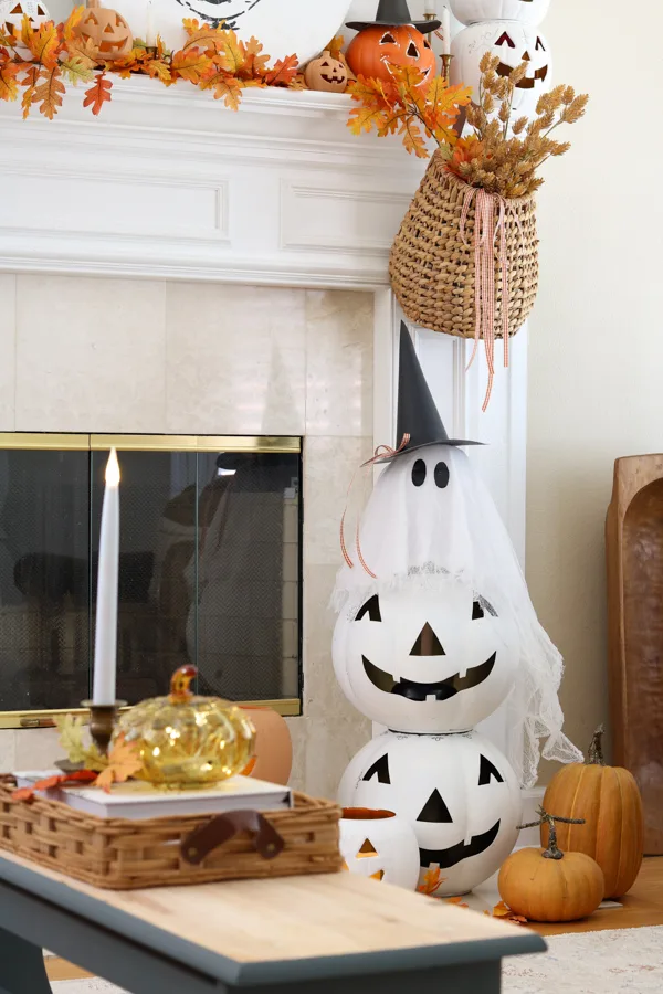 Halloween decorating with Jack o lanterns and ghosts