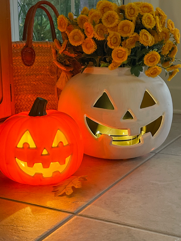 Halloween lighting idea for a jack o lantern planter