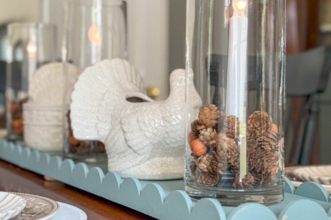 Perfect Thanksgiving Long Table Centerpiece and Table Setting Idea