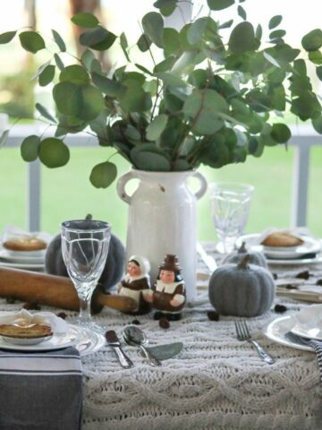 Thanksgiving dining table centerpieces