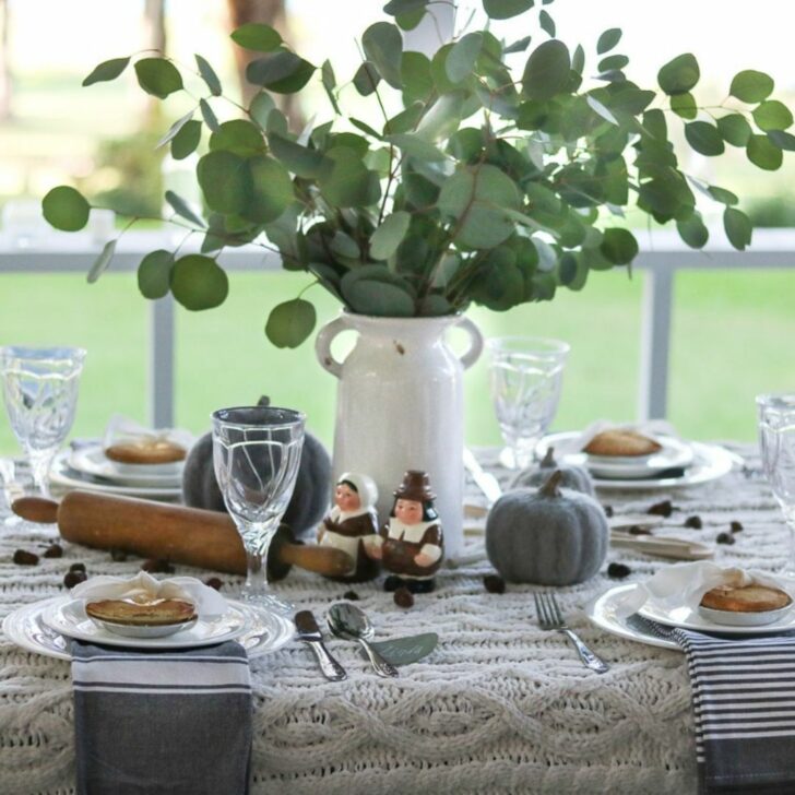 Thanksgiving dining table centerpieces