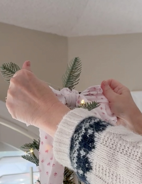 How to make a bow tree topper