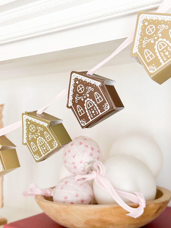 Decorating with ginger bread houses