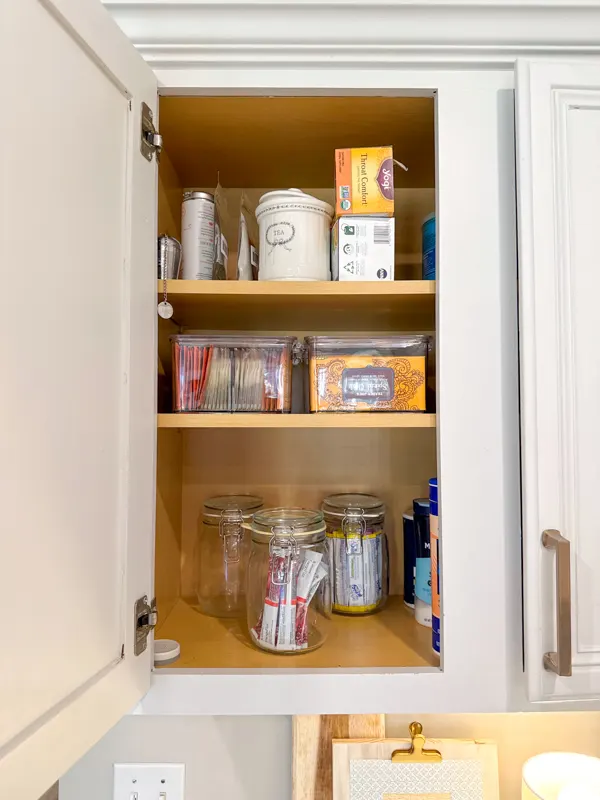 Unorganized tea storage display