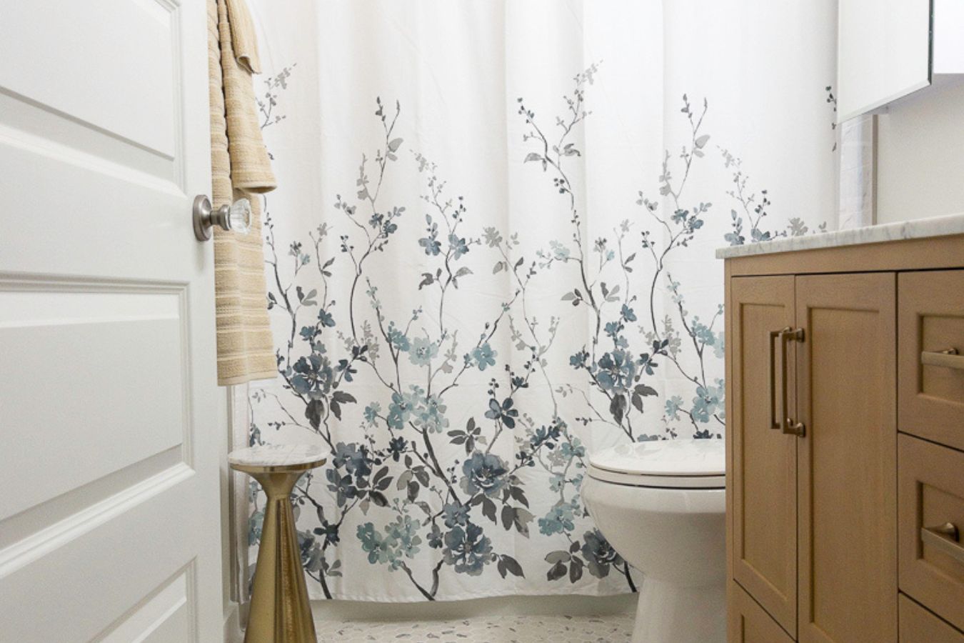 Your Ultimate Shower Curtain Guide (20 Style Ideas!), image size:1350x900
