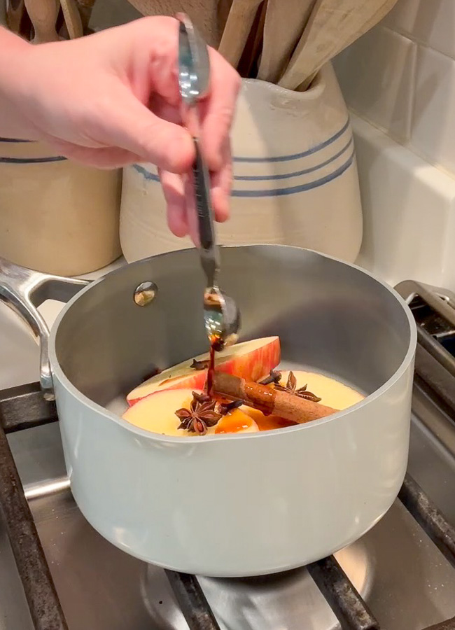 Adding vanilla to an apple piece simmr pot recipe