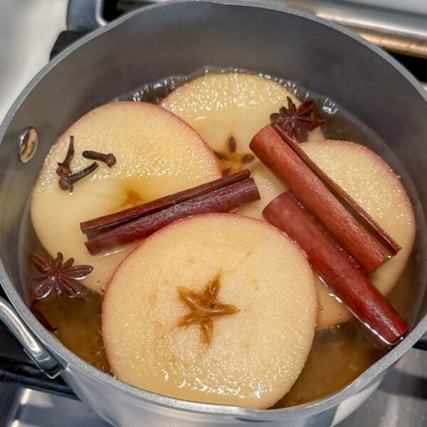 Apple pie simmer pot recipe for autumn months.