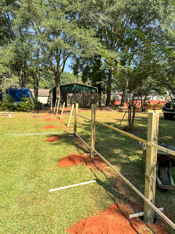 Leveling fence with string.