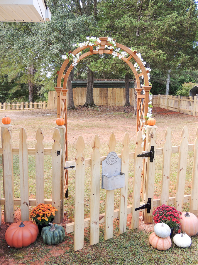 How to build an English cottage picket fence