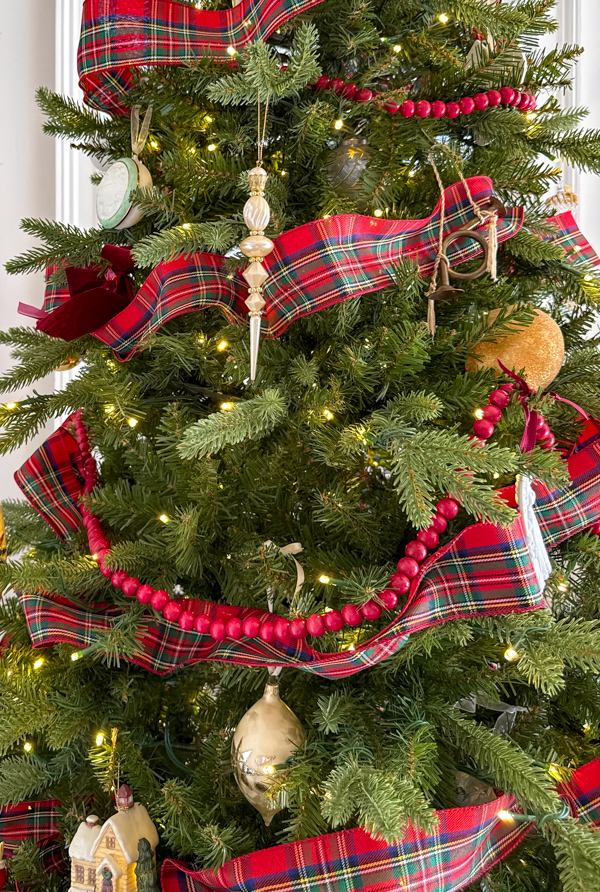 Ralph Lauren Christmas tree with vintage ornaments, cranberry garland.