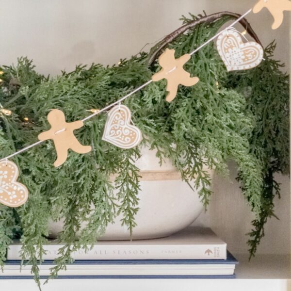Christmas garland ideas: gingerbread cookie garland