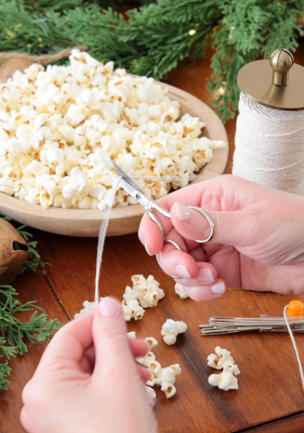 Cutting thread to make a popcorn garland