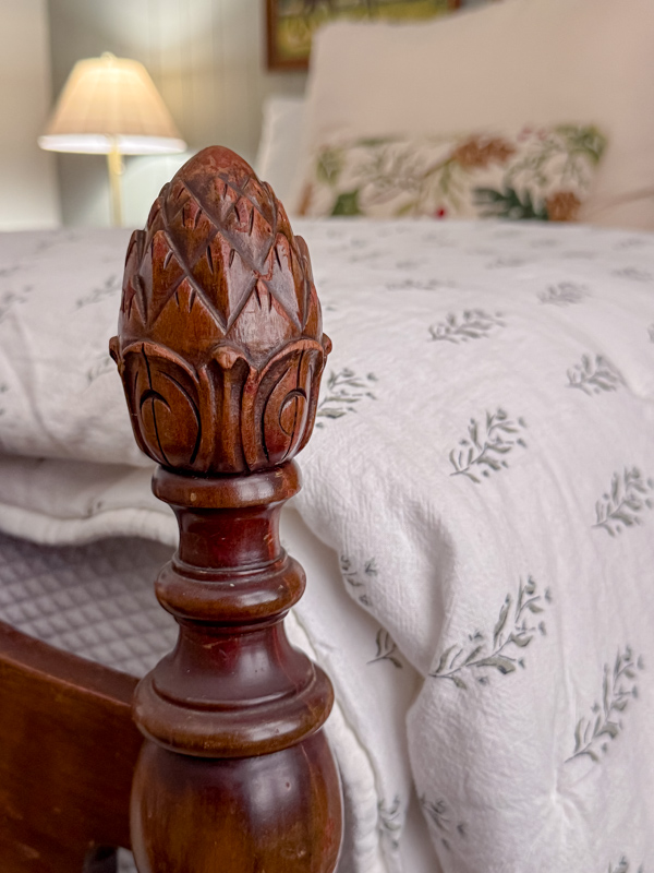 Pine cone bed post