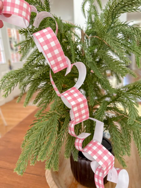 Sweet Paper Chain Heart Paper Chain DIY (Two Sweet Ways to Make One)