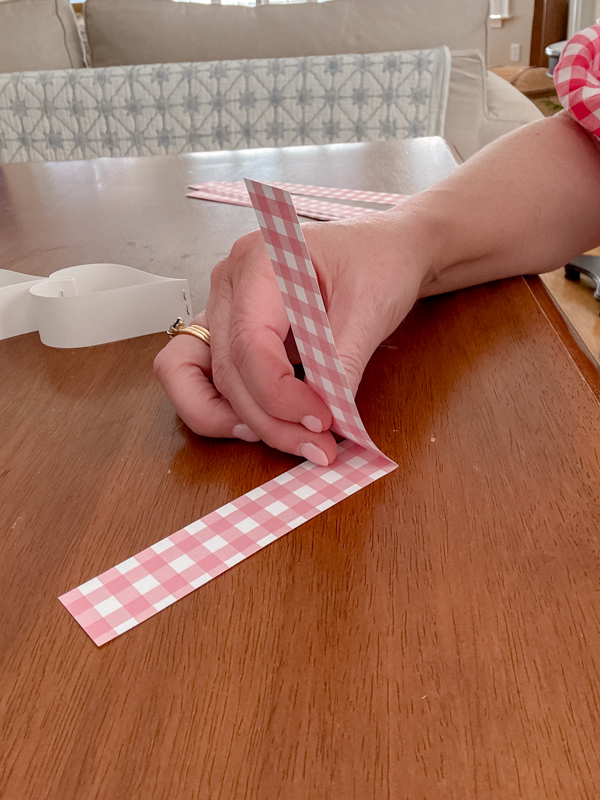 Fold small strips of paper to make a Valentine heart paper chain
