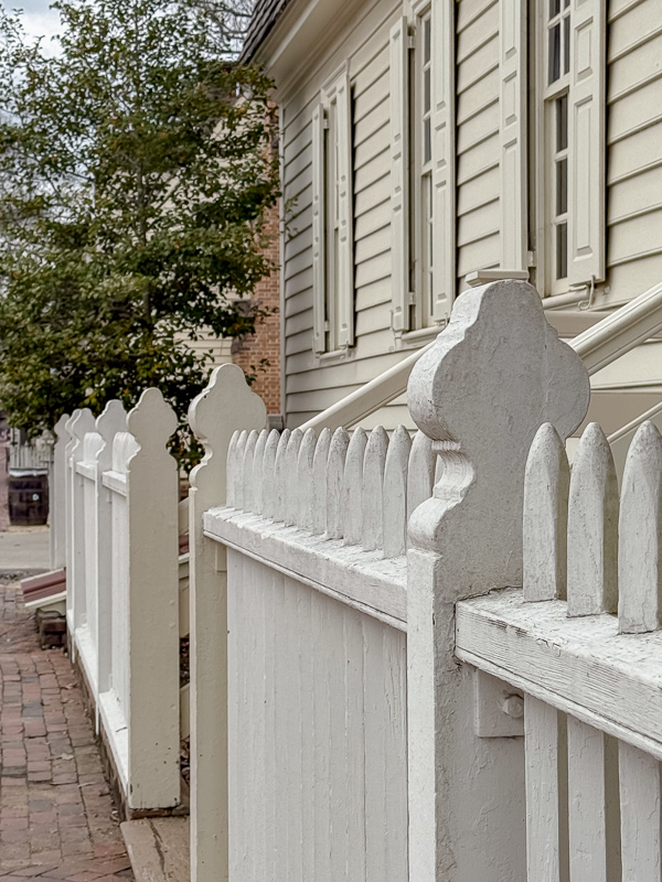 Picket fence rail design for a newer home.